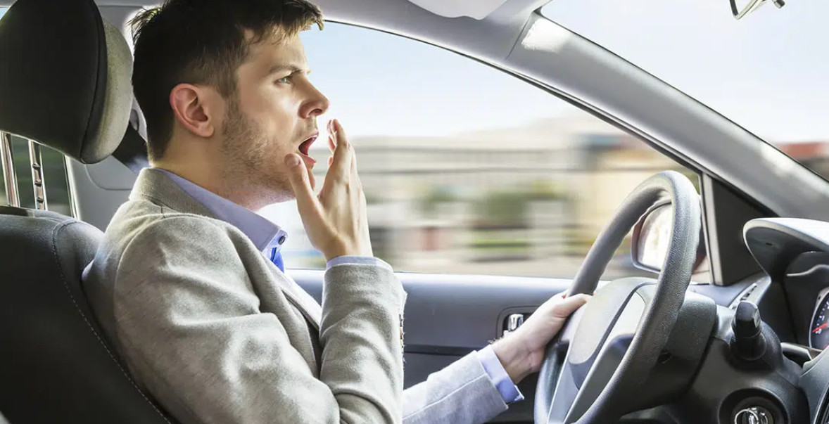 Reduce el riesgo de accidentes con un nuestro servicio de monitoreo de fatiga y somnolencia en la carretera